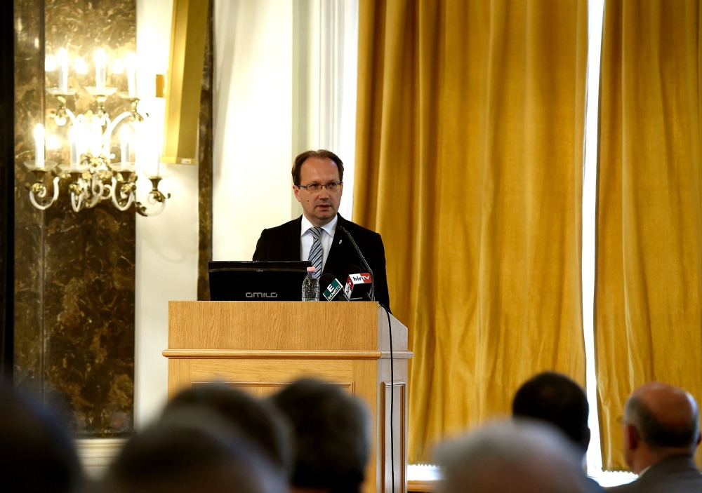 Hoppál: újra válaszúthoz ért Magyarország