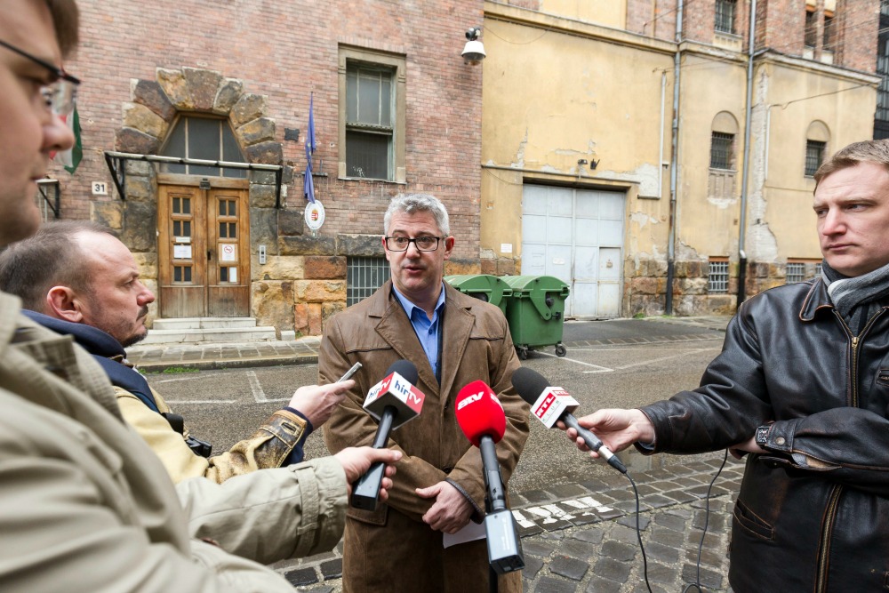 Az MSZP az ügyészséghez fordul az NVI-nél történtek miatt