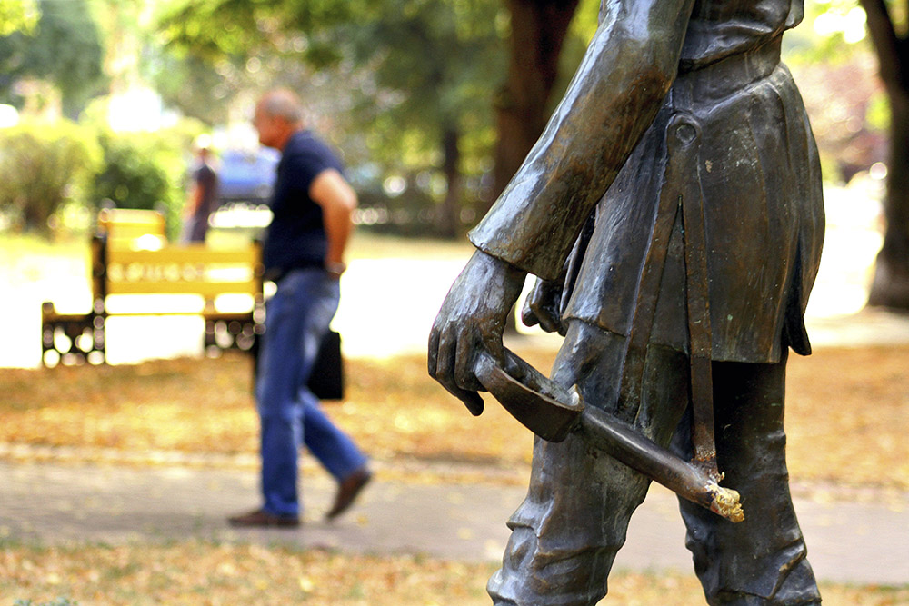 Ismét megrongálták Petőfi Sándor szobrát Ungváron