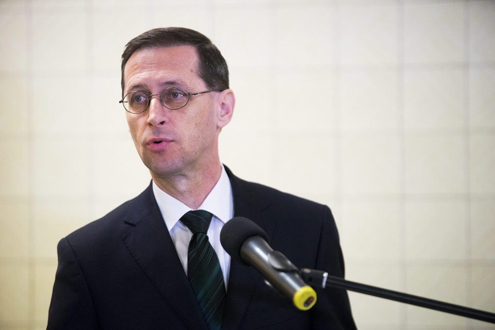 Varga Mihály: a kormány elkötelezett a népességfogyás megfordítása mellett