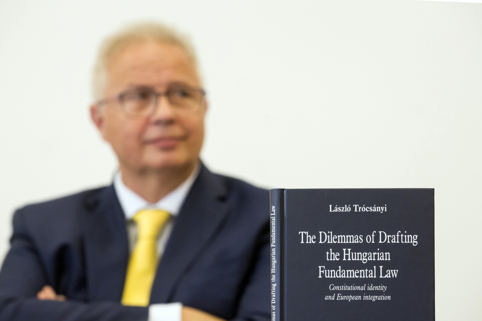 Trócsányi László: az identitás napjainkban védekező reakció a globalitásra