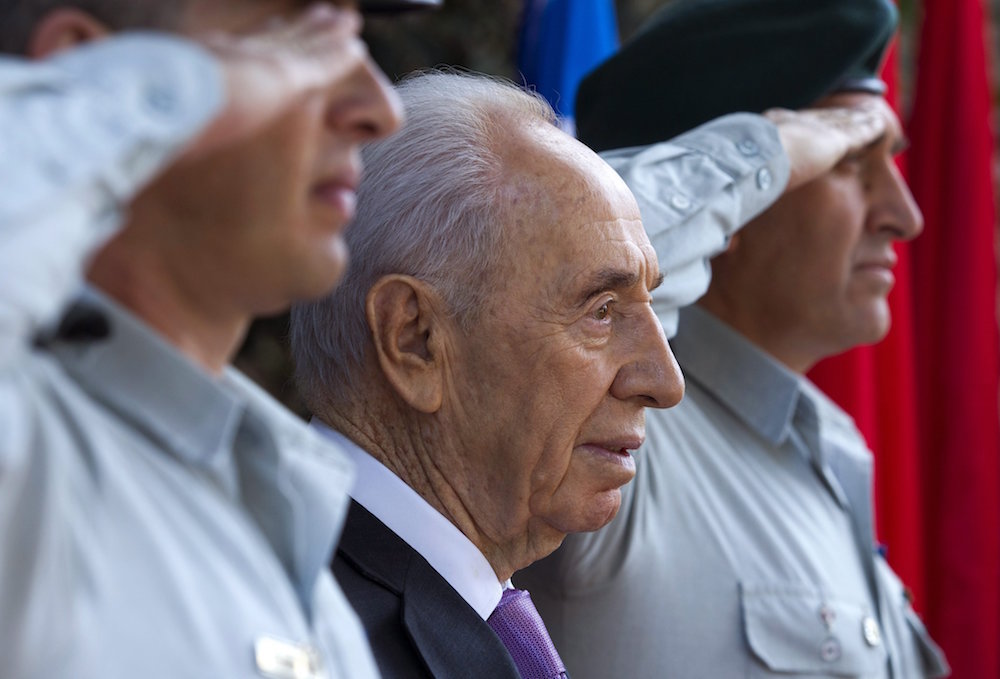 Meghalt Simon Peresz