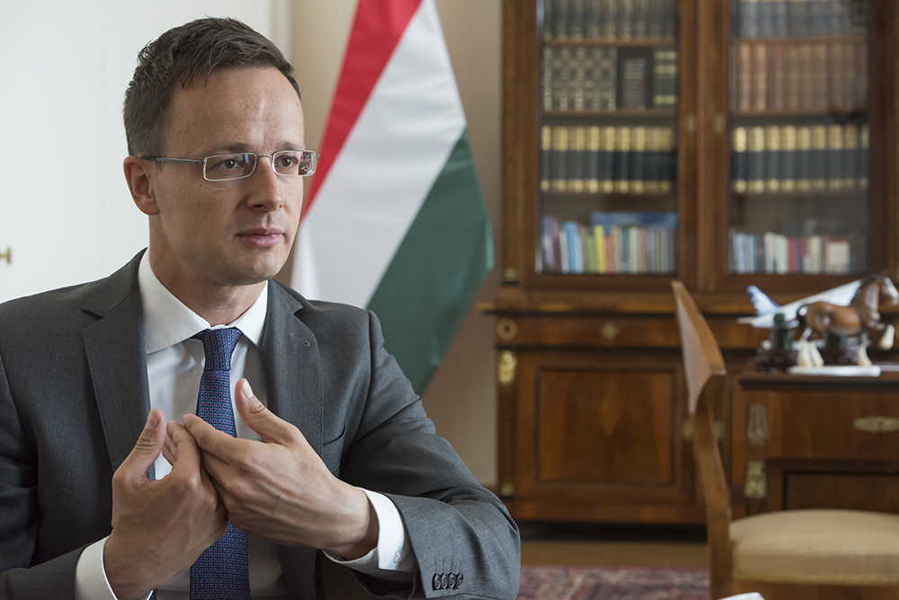 Szijjártó Péter: a magyarok vasárnap csattanós választ adhatnak az ET emberi jogi biztosának