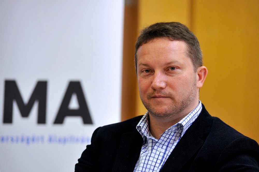 Az Európai Parlament felfüggesztette Ujhelyi István mentelmi jogát