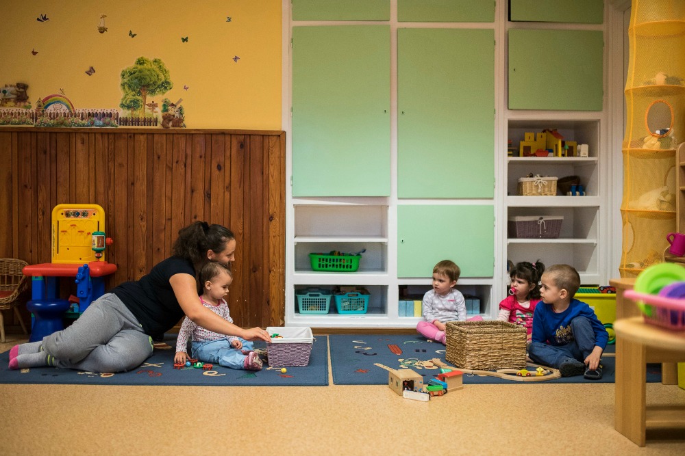 Az Emmi a középfokú végzettségű bölcsődei nevelők felsőoktatási képzését segítené