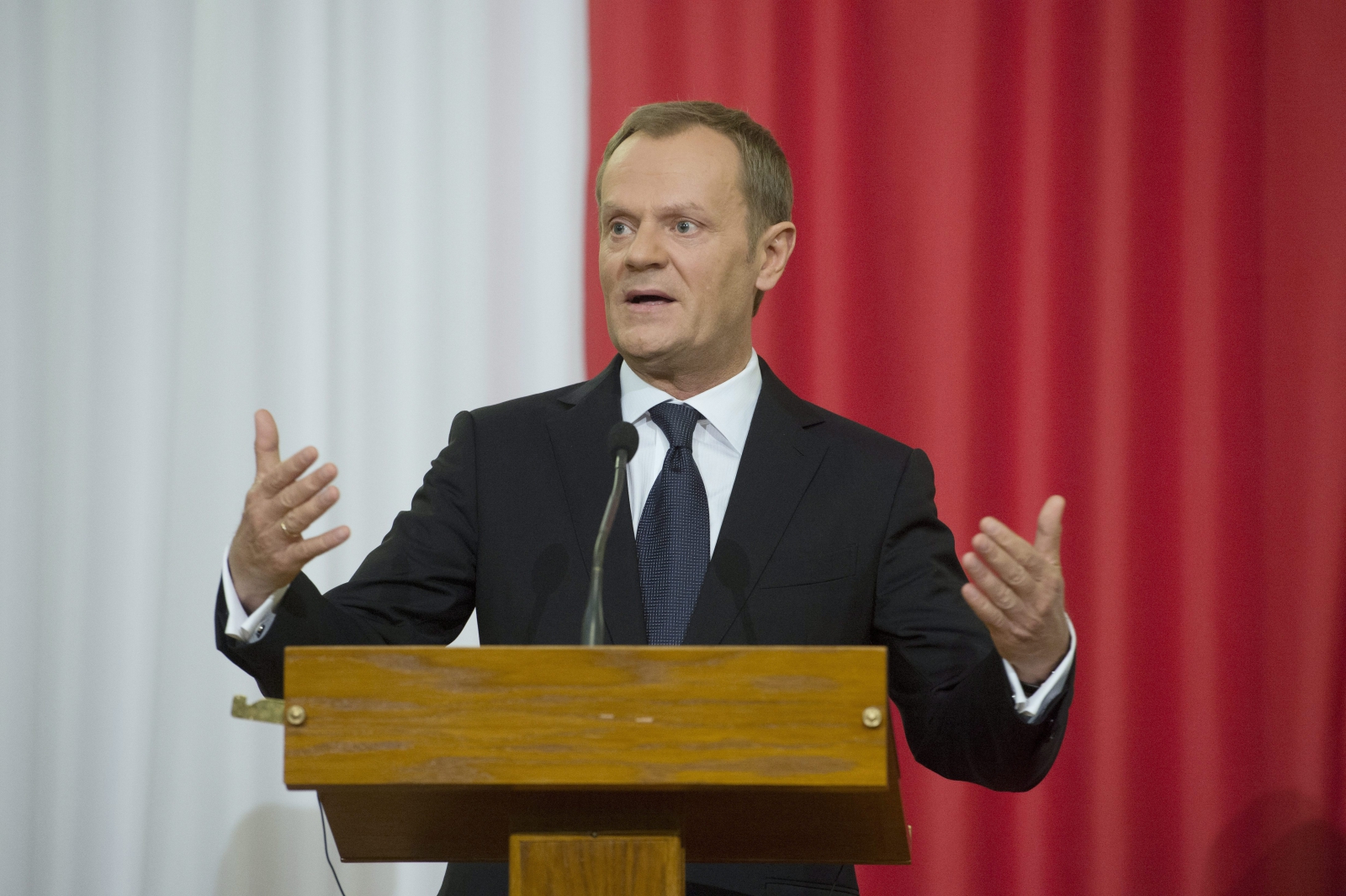 Tusk elhallgatta a szmolenszki katasztrófa napján Putyinnal folytatott beszélgetését
