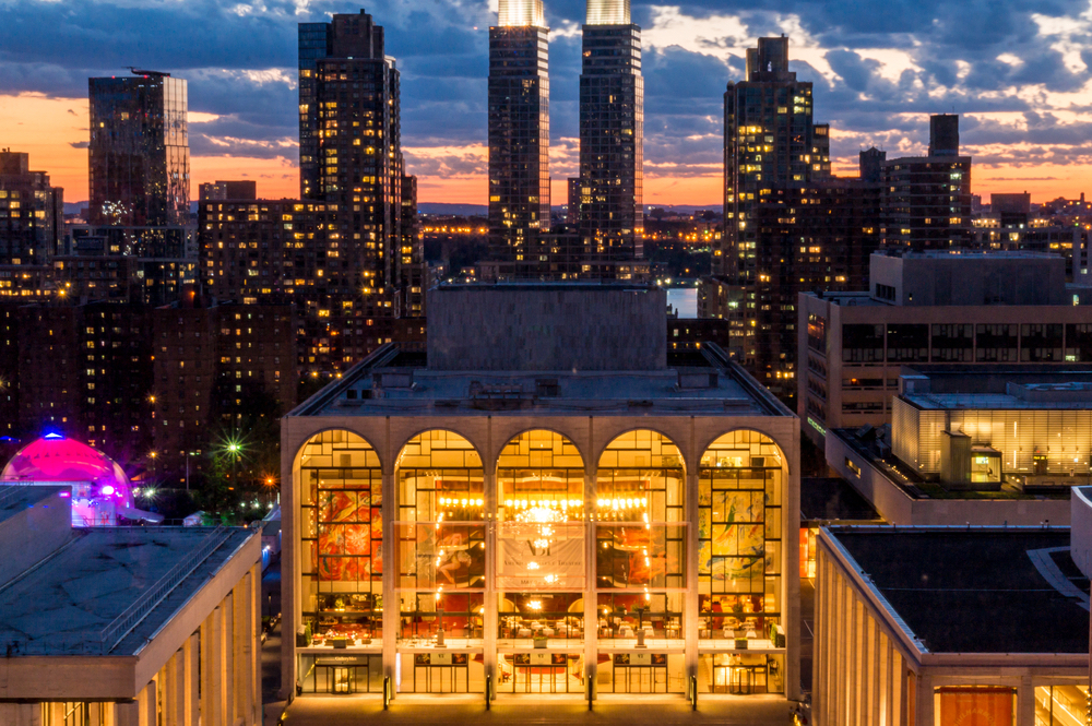 Gyanús fehér por miatt ürítették ki a Metropolitant