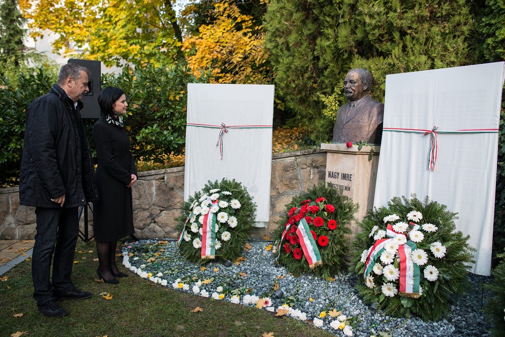 MSZP: a mai jobboldal át akarja írni 1956 történelmét