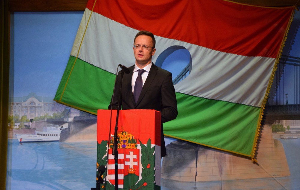 A magyarok nem párhuzamos társadalmat építettek