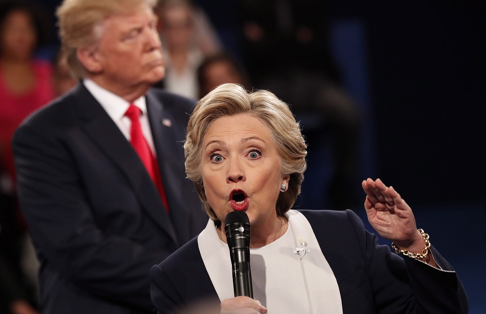 Trump és Clinton jobbára egymást vádolta a második tévévitában