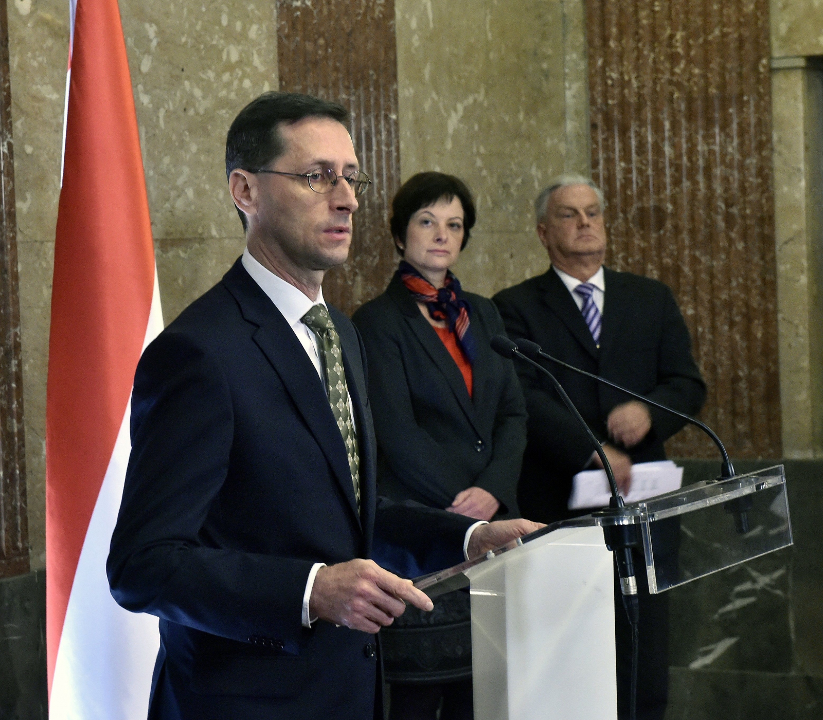 Megállapodott a bérekről a kormány a szociális partnerekkel