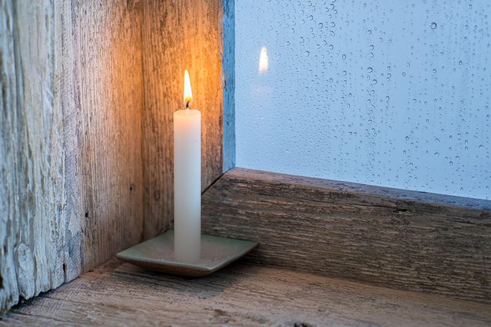 Emlékezzünk gyertyagyújtással a mártírokra!