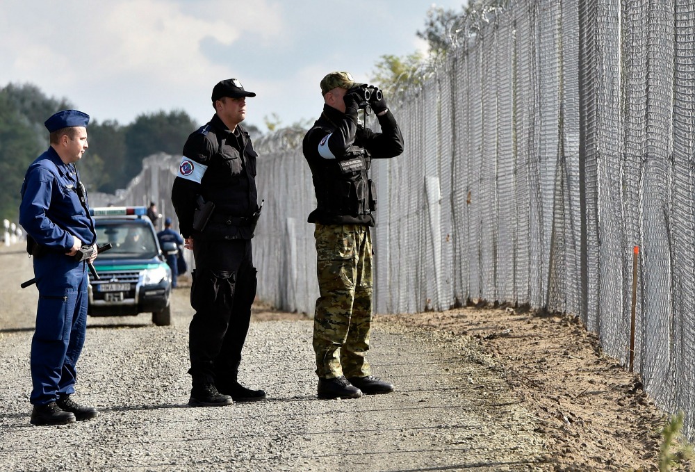 Több mint 170 határsértőt tartóztattak föl a hétvégén