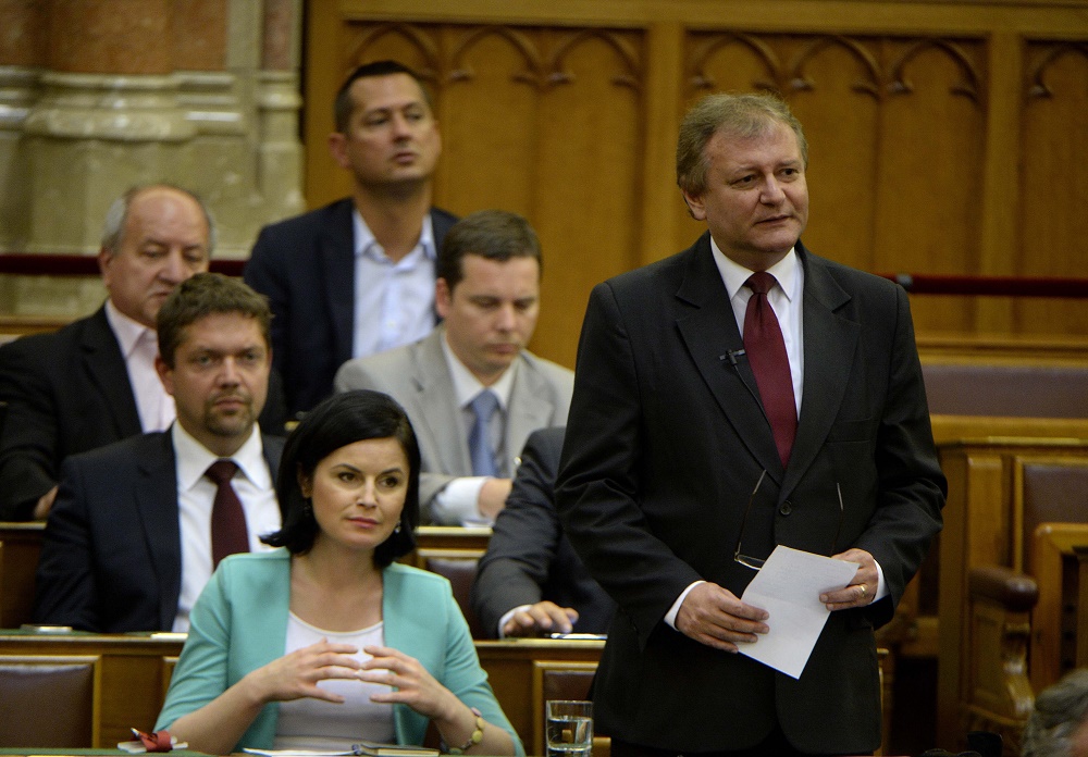 A szocialisták oktatási rendszere adósságba hajszolta a településeket