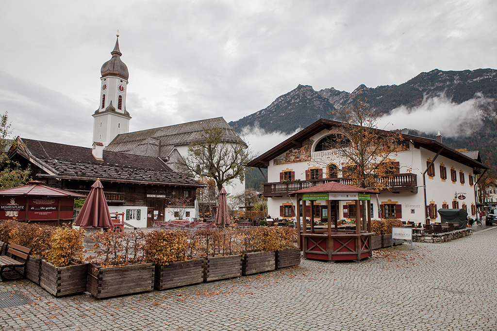 Turistaparadicsomból befogadó központ