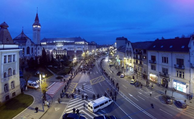 Könyvvel és imával tüntetnek Marosvásárhelyen