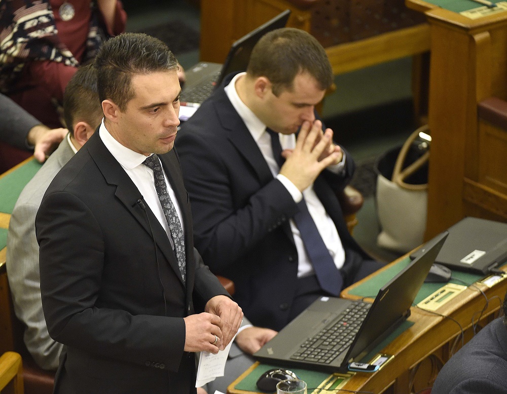 KDNP: Vona Gábor valljon színt!