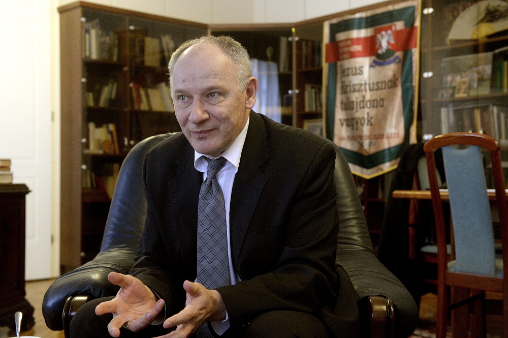 Bogárdi Szabó István: Istennek mindig megesik rajtunk a szíve