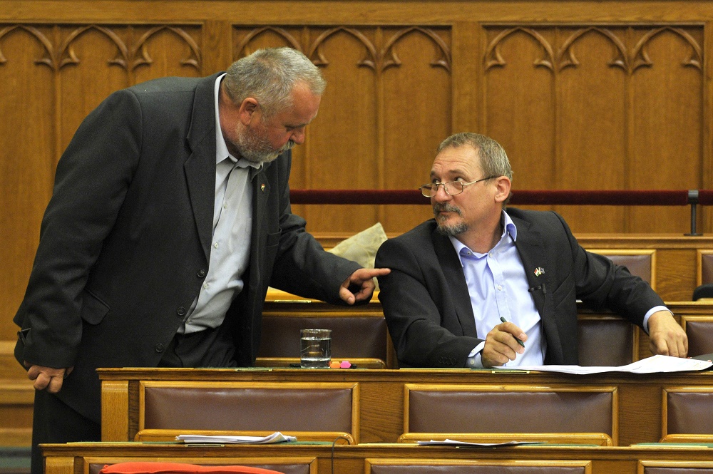 MSZP: a Fidesz inkább fosztogat, mint osztogat