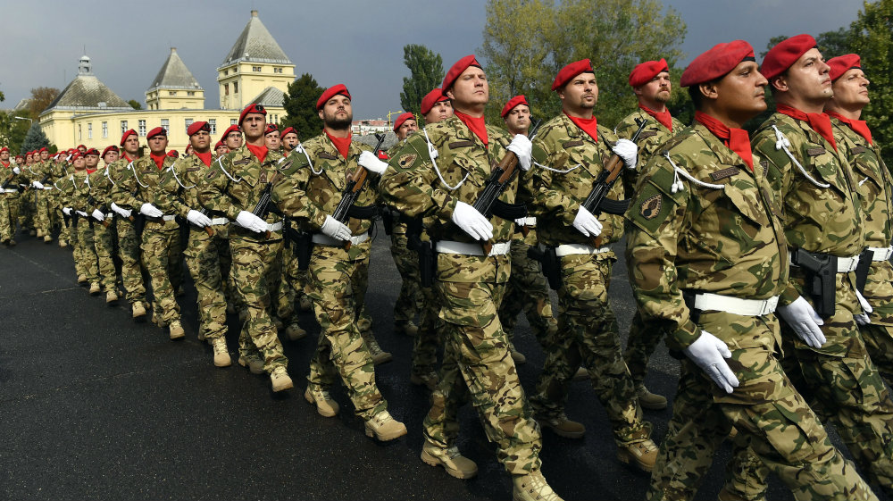 Tovább emelkednek a honvédségi dolgozók juttatásai