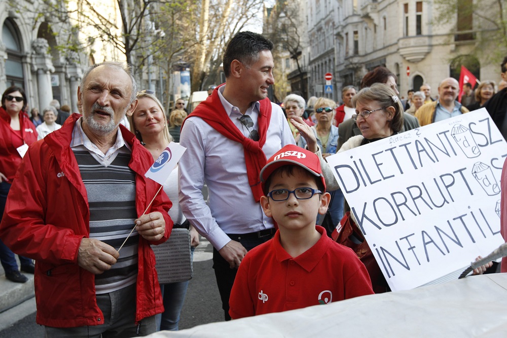 Az MSZP szerint a metróbalesetért is a kormány a hibás
