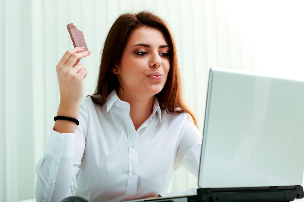 Brit fogorvosok a „munkahelyi sütizés” veszélyeire figyelmeztettek