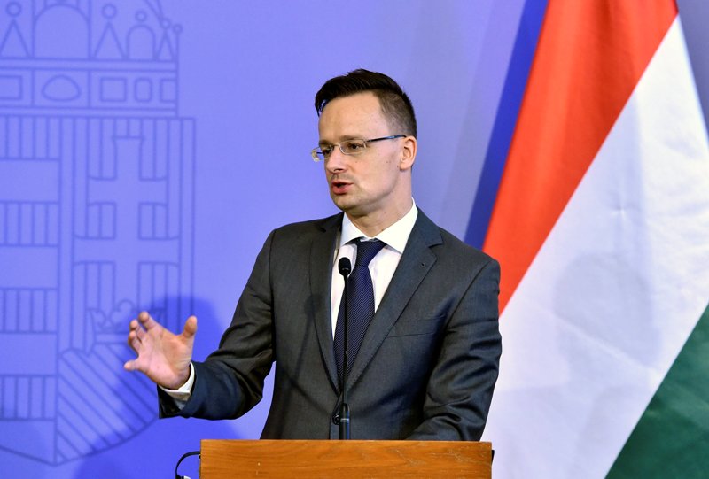 Szijjártó Péter: Schengen nem halhat meg