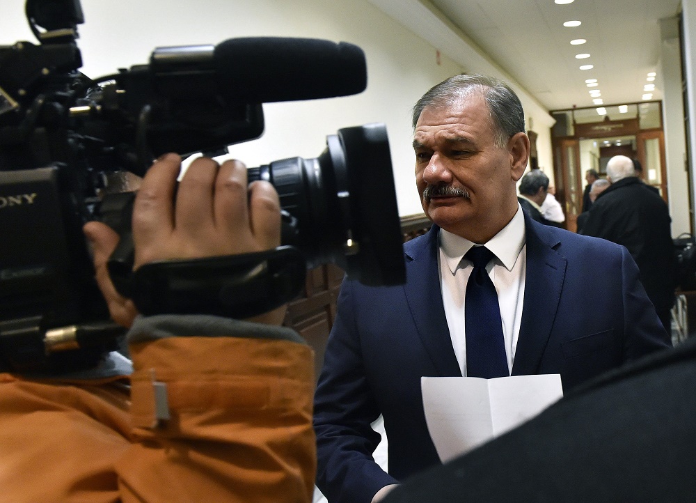 Felmentették Hiszékeny Dezső szocialista politikust