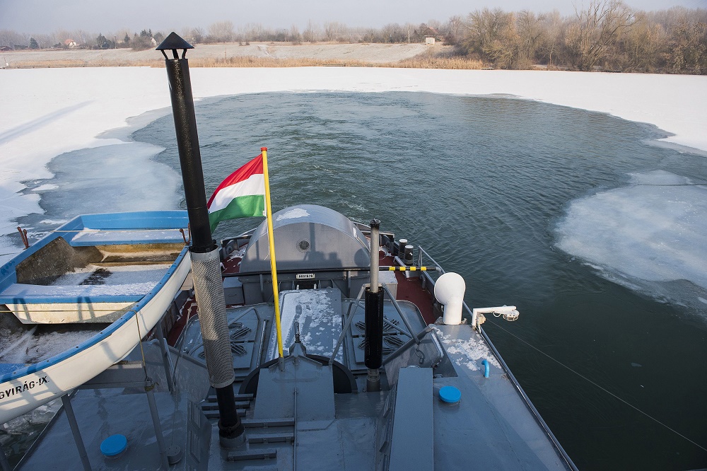 Magyarországról két jégtörő hajó megy Szerbiába