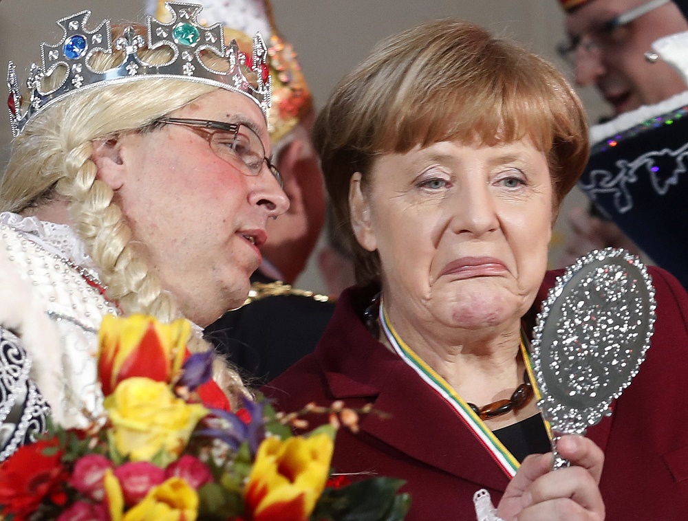 Angela Merkel sajnálkozik