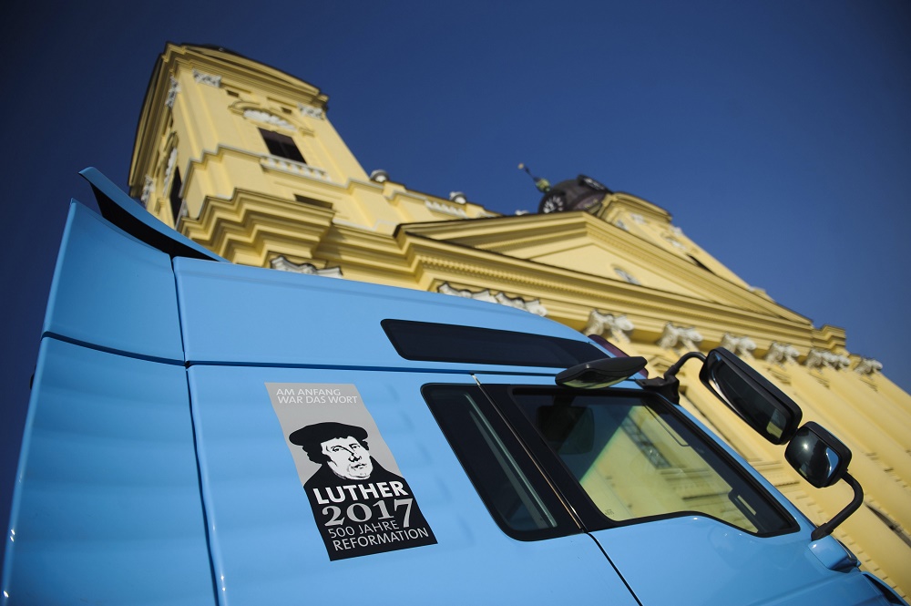 Debrecenbe érkezett a reformációs vándorkamion