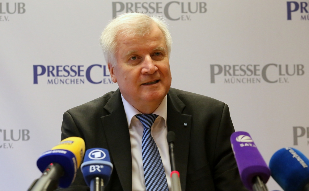 Seehofer: az idén vissza kell vonni az Oroszország elleni szankciókat