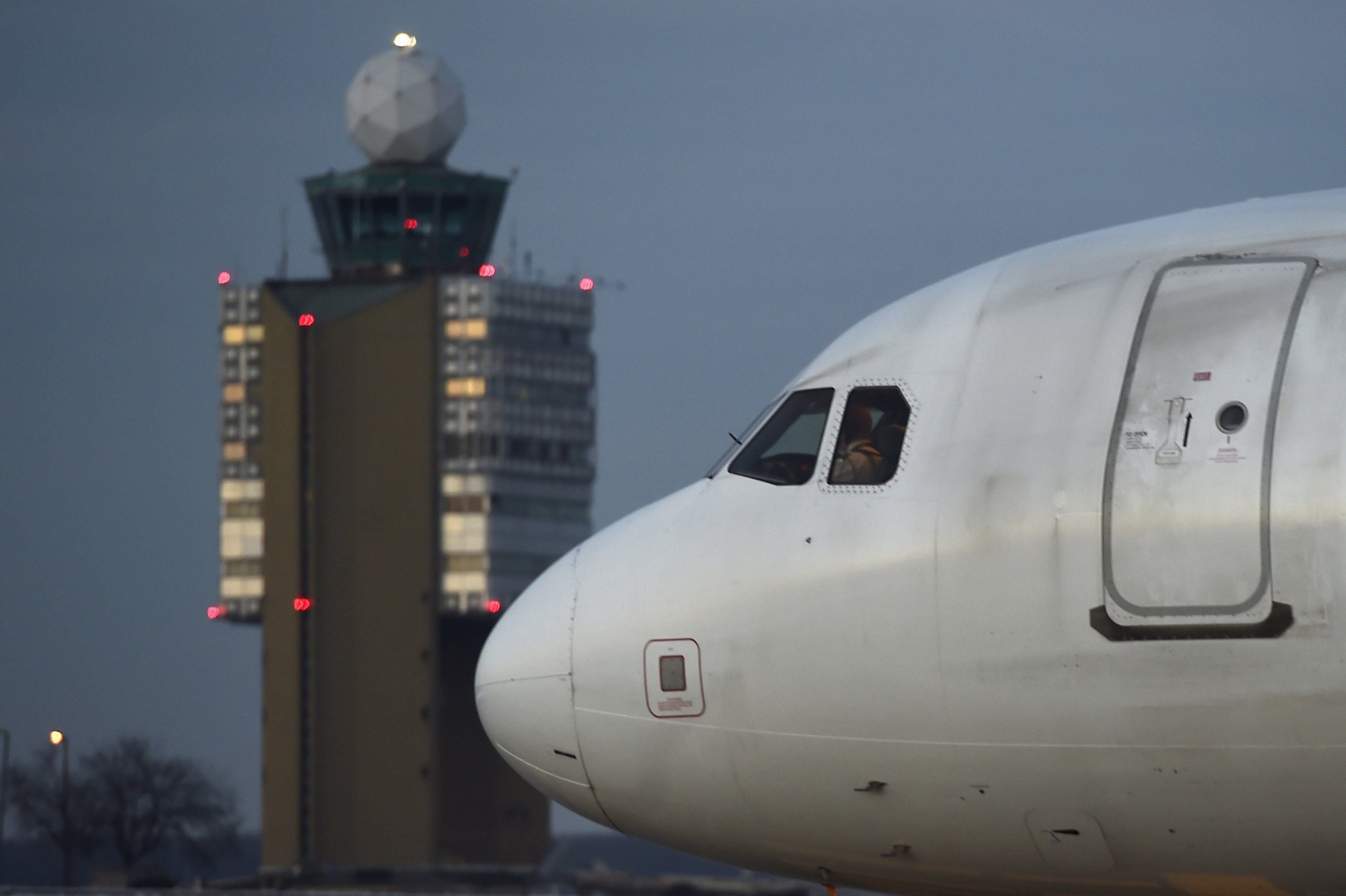 Új repülőjáratok, új bázis