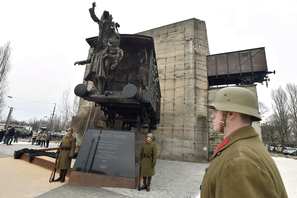 A kommunizmus bűnei Európa szégyenét jelentik