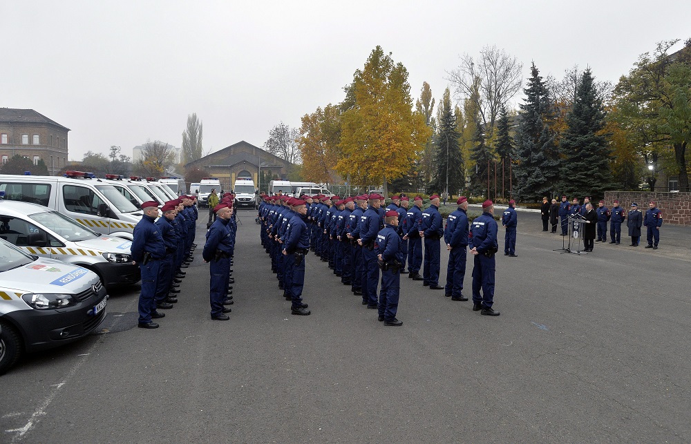 Újabb rendőrkontingenseket küldünk Szerbiába és Macedóniába
