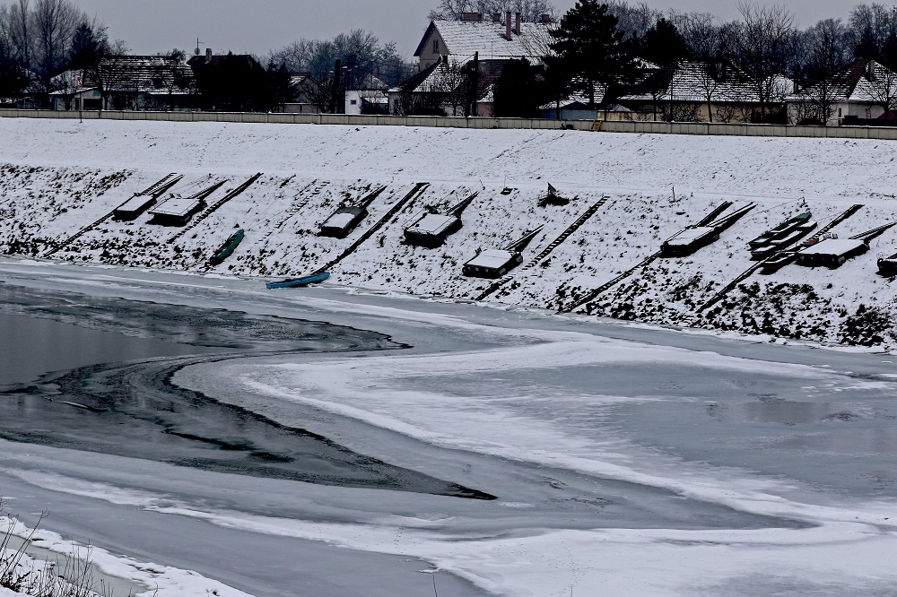 A Tiszán jeges árhullám vonul, belvízvédelmi készültség van érvényben