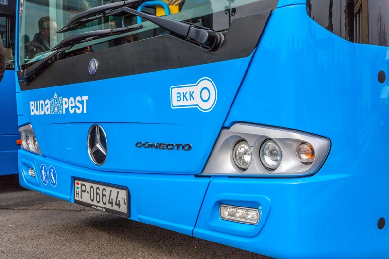 Utasok élesztettek újra egy buszvezetőt Budapesten