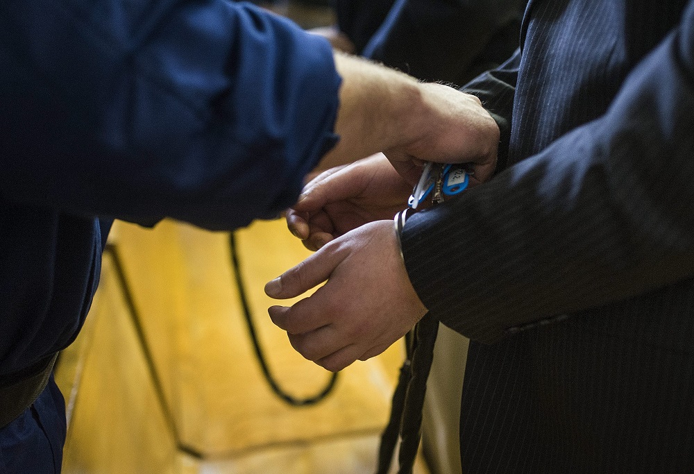 Vádat emeltek egy román férfi ellen, aki agyonverte ivócimboráját