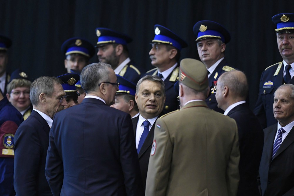 Orbán Viktor: ostrom alatt állunk