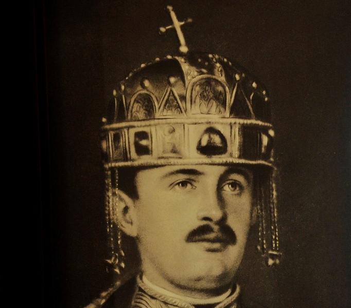 Áruba bocsátják IV. Károly hálószobájának bútorait