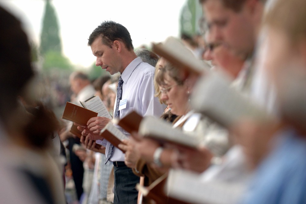 Oroszországban felfüggesztették a Jehova Tanúinak működését