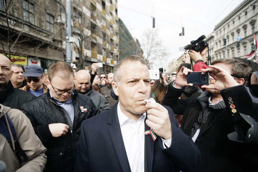 Petíció a békés nemzeti ünnepek védelméért