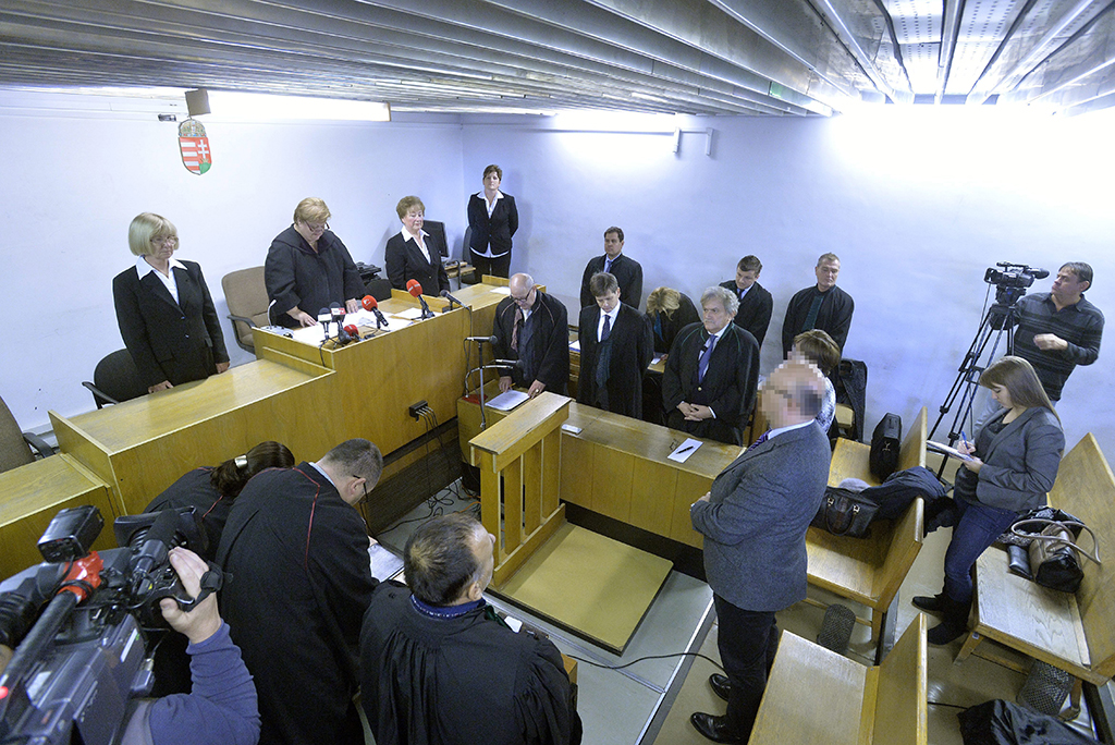 Jogerősen felmentette a vádlottakat a táblabíróság