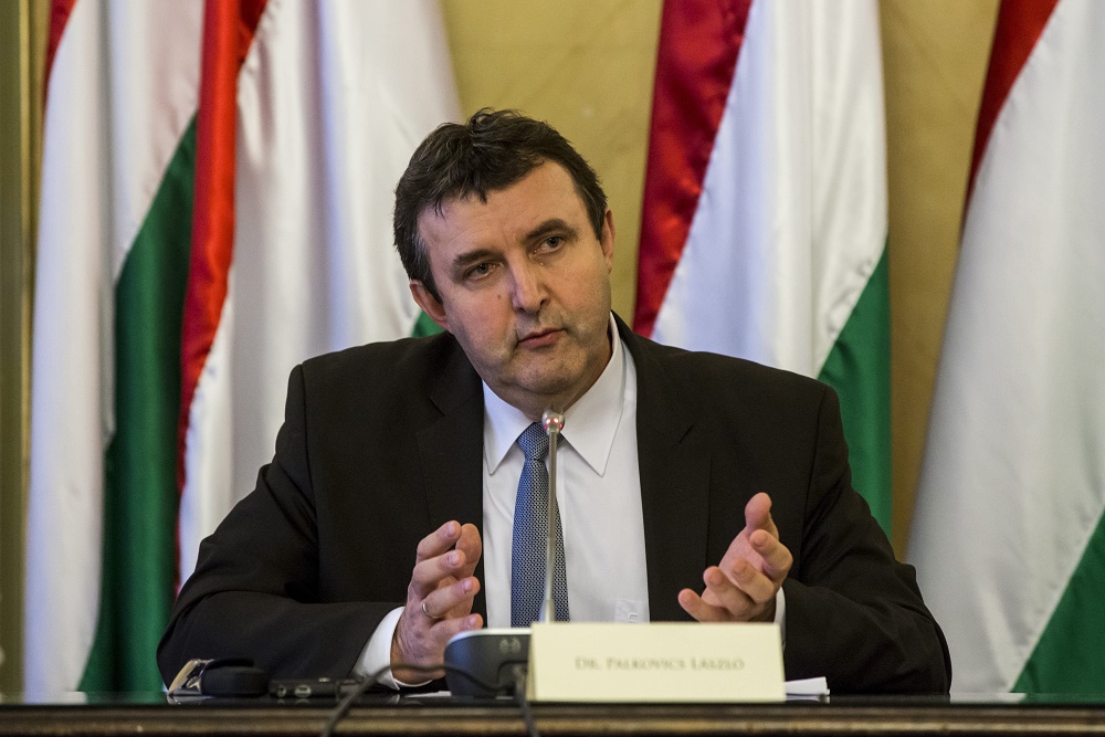 Nem diszkriminatív és nem a CEU ellen szól a törvényjavaslat