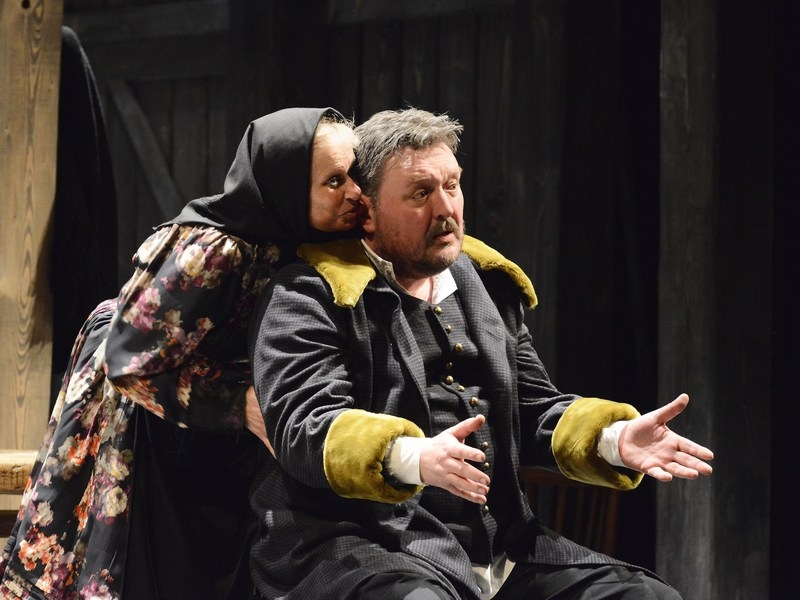 Sári bíró az Újszínházban