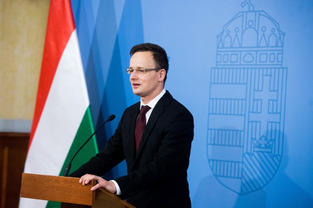 Támogatjuk, hogy a NATO csatlakozzon az IÁ elleni koalícióhoz