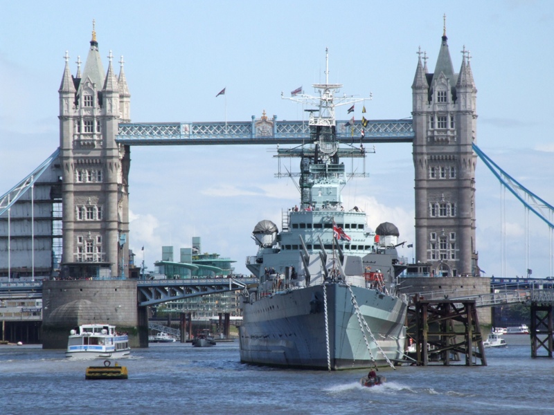 Terrorveszélyre figyelmeztették a brit repülőtereket és atomerőműveket