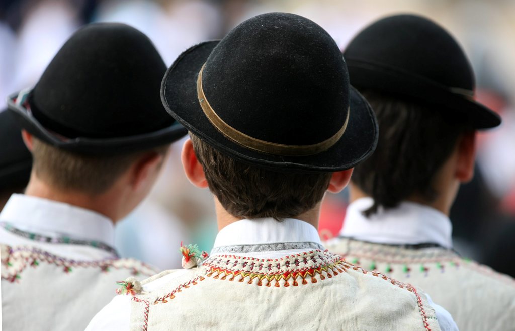 Ezért olyan szépek a csángó lányok