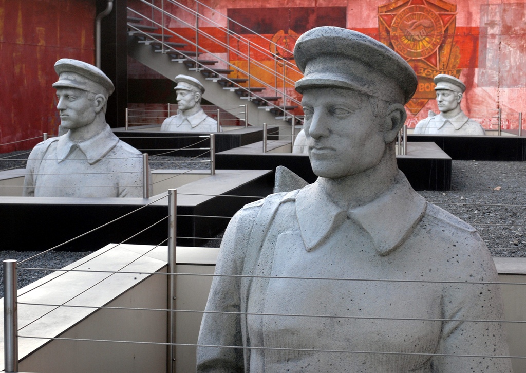 Kádár-huszárok és pufajkások