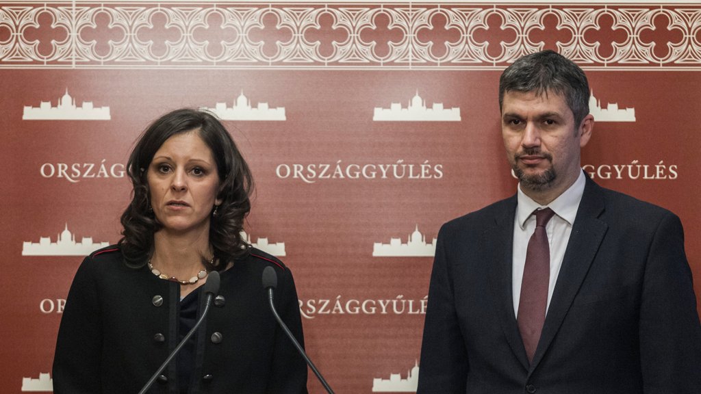 Ellenzéki pártok bírálták az államfőt